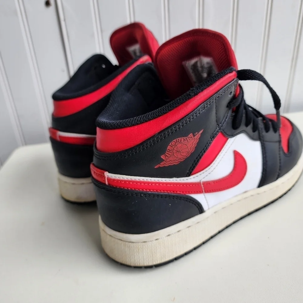 Nike Boys Air Jordan 1 Red 554725-079 Black Basketball Shoes Sneakers Size 6.5Y